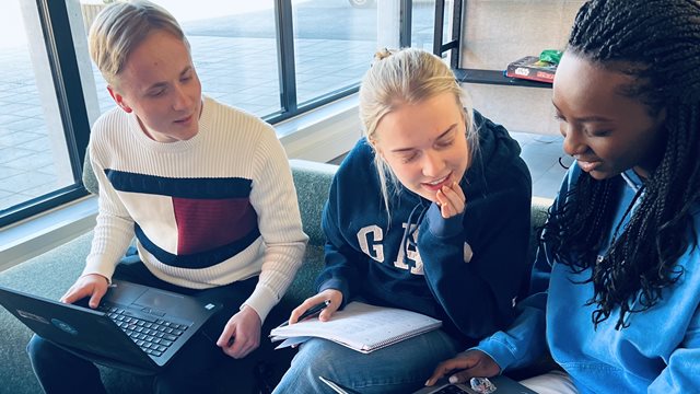 Tredobling av søkere til nettbaserte deltidsstudier i teologi 