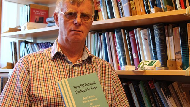 Professor Hallvard Hagelia har gitt ut bok